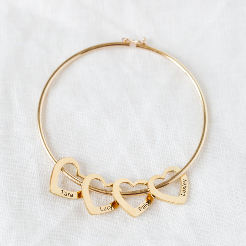 Pulseira com pingentes de coração personalizados banhados a ouro 18K 🧡